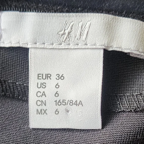 H&M Women's Off The Shoulder Mini Bodycon Dress. Size 6 - Picture 5 of 8